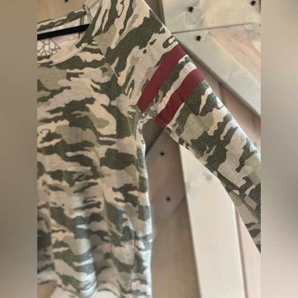 Chaser Camo Split Back Tee - Picture 5 of 8